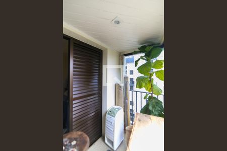 Apartamento à venda com 131m², 3 quartos e 4 vagas Apartamento à venda com 131m², 3 quartos e 4 vagasVaranda