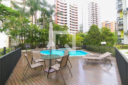 Apartamento à venda com 131m², 3 quartos e 4 vagas Apartamento à venda com 131m², 3 quartos e 4 vagasÁrea comum - Piscina