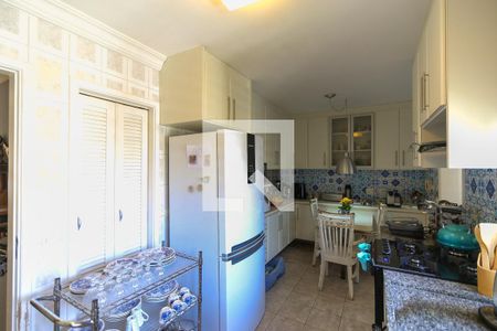 Apartamento à venda com 131m², 3 quartos e 4 vagas Apartamento à venda com 131m², 3 quartos e 4 vagasCozinha