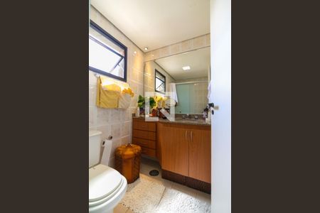 Apartamento à venda com 131m², 3 quartos e 4 vagas Apartamento à venda com 131m², 3 quartos e 4 vagasBanheiro da Suíte 1