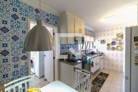 Apartamento à venda com 131m², 3 quartos e 4 vagas Apartamento à venda com 131m², 3 quartos e 4 vagasCozinha