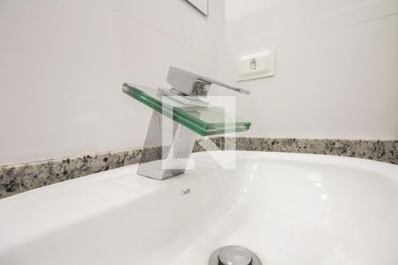 Casa à venda com 225m², 3 quartos e 4 vagasBanheiro Suíte 2