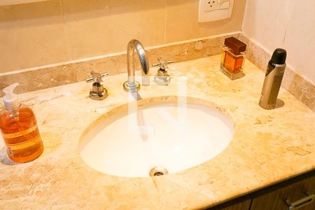 Apartamento à venda com 261m², 4 quartos e 4 vagasBanheiro da Suíte 3