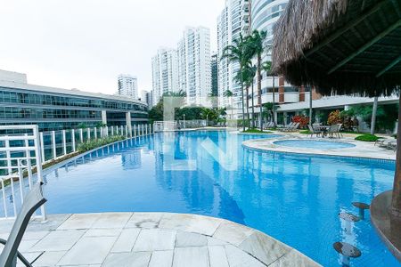Apartamento à venda com 261m², 4 quartos e 4 vagasÁrea comum - Piscina