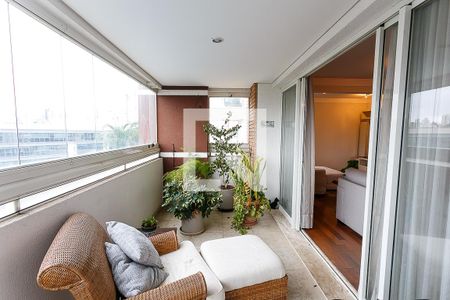 Apartamento à venda com 261m², 4 quartos e 4 vagasVaranda