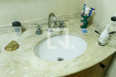 Apartamento à venda com 261m², 4 quartos e 4 vagasBanheiro da Suíte 2