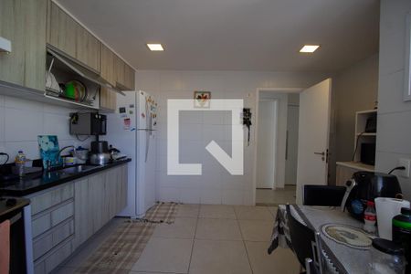 Apartamento à venda com 210m², 3 quartos e 2 vagas Apartamento à venda com 210m², 3 quartos e 2 vagasCozinha e Área de Serviço