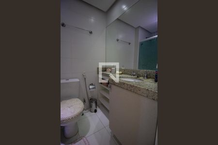 Apartamento à venda com 210m², 3 quartos e 2 vagas Apartamento à venda com 210m², 3 quartos e 2 vagasBanheiro da Suíte 2