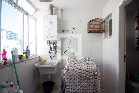 Apartamento à venda com 210m², 3 quartos e 2 vagas Apartamento à venda com 210m², 3 quartos e 2 vagasCozinha e Área de Serviço