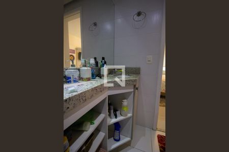 Apartamento à venda com 210m², 3 quartos e 2 vagas Apartamento à venda com 210m², 3 quartos e 2 vagasBanheiro da Suíte 1