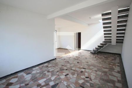 Sala de casa à venda com 5 quartos, 200m² em Taquara, Rio de Janeiro