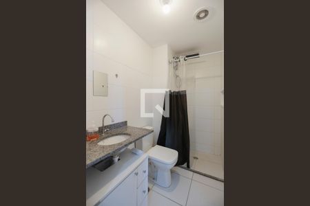 Banheiro da suíte de apartamento para alugar com 2 quartos, 34m² em Parada Inglesa, São Paulo