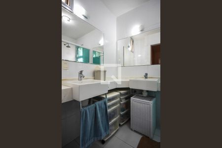 Apartamento à venda com 180m², 4 quartos e 4 vagasBanheiro suíte