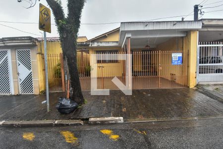 Casa para alugar com 210m², 3 quartos e 3 vagasFachada