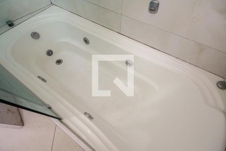 Casa à venda com 160m², 4 quartos e 5 vagas Casa à venda com 160m², 4 quartos e 5 vagasBanheiro Suíte