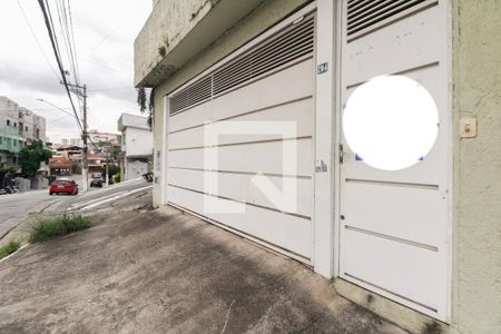 Casa à venda com 160m², 4 quartos e 5 vagas Casa à venda com 160m², 4 quartos e 5 vagasFachada