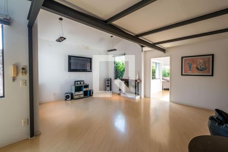 Sala íntima de casa à venda com 3 quartos, 280m² em Azenha, Porto Alegre