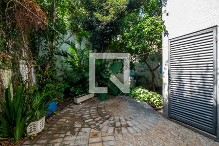 Casa à venda com 280m², 3 quartos e 2 vagas Casa à venda com 280m², 3 quartos e 2 vagasQuintal