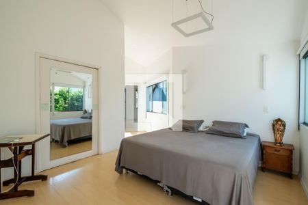 Casa à venda com 280m², 3 quartos e 2 vagas Casa à venda com 280m², 3 quartos e 2 vagasSuíte