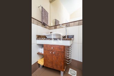 Casa à venda com 280m², 3 quartos e 2 vagas Casa à venda com 280m², 3 quartos e 2 vagasBanheiro Corredor