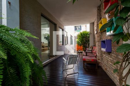 Casa à venda com 280m², 3 quartos e 2 vagas Casa à venda com 280m², 3 quartos e 2 vagasQuintal