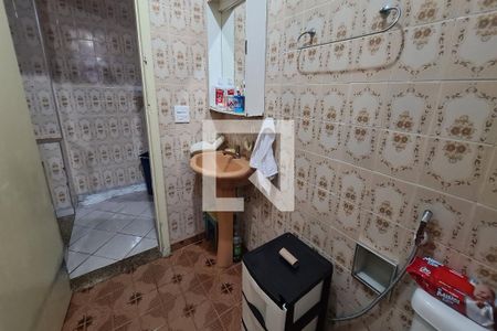 Casa à venda com 212m², 5 quartos e 3 vagasBanheiro 2