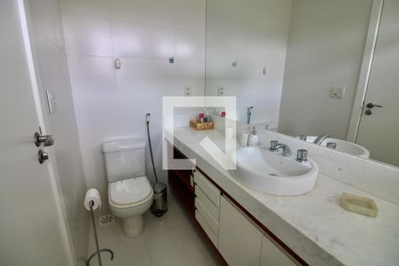 Casa à venda com 560m², 7 quartos e sem vagaBanheiro da Suíte 2