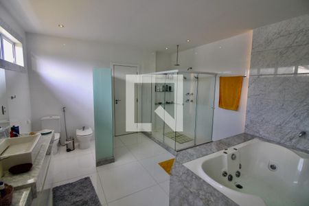 Casa à venda com 560m², 7 quartos e sem vagaBanheiro da Suíte 4