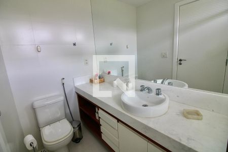 Casa à venda com 560m², 7 quartos e sem vagaBanheiro da Suíte 2