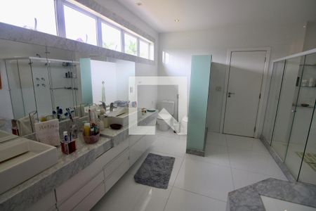 Casa à venda com 560m², 7 quartos e sem vagaBanheiro da Suíte 4