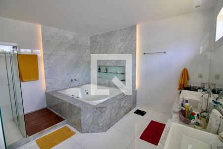 Casa à venda com 560m², 7 quartos e sem vagaBanheiro da Suíte 4