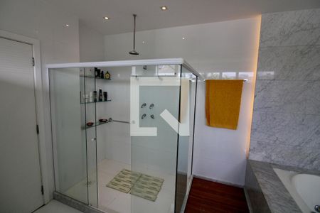 Casa à venda com 560m², 7 quartos e sem vagaBanheiro da Suíte 4