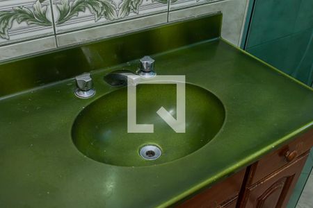 Casa à venda com 210m², 3 quartos e 2 vagasBanheiro suite