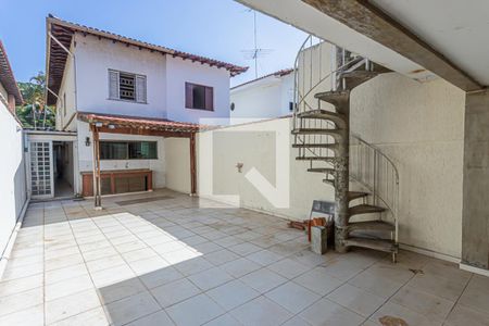 Casa à venda com 210m², 3 quartos e 2 vagasQuintal