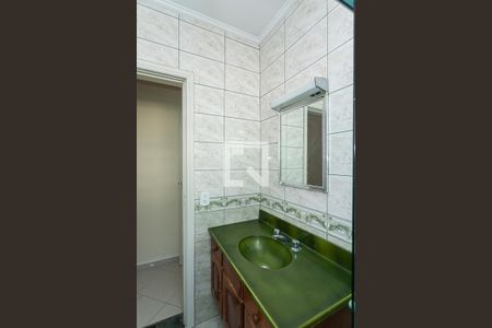 Casa à venda com 210m², 3 quartos e 2 vagasBanheiro suite