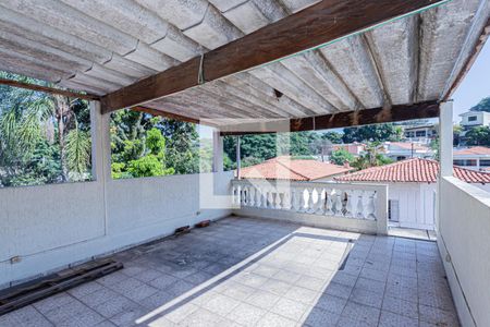 Casa à venda com 210m², 3 quartos e 2 vagasTerraço