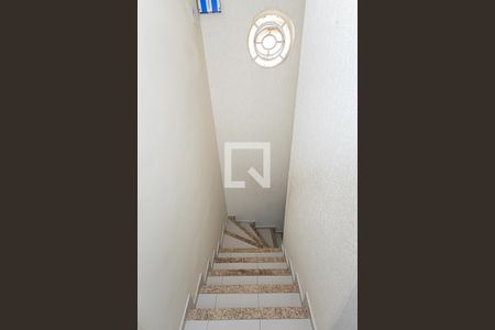 Casa à venda com 210m², 3 quartos e 2 vagasEscada