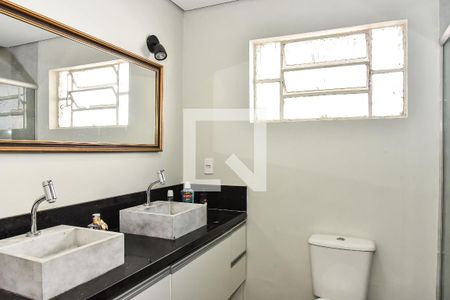 Casa à venda com 240m², 3 quartos e 3 vagasBanheiro da Suíte