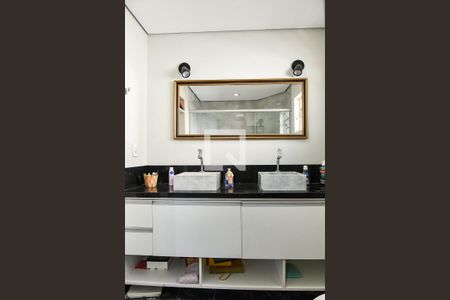 Casa à venda com 240m², 3 quartos e 3 vagasBanheiro da Suíte