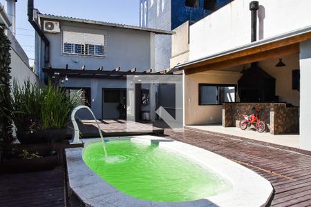 Casa à venda com 240m², 3 quartos e 3 vagasPiscina
