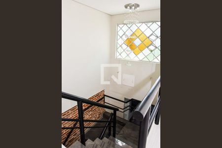 Casa à venda com 240m², 3 quartos e 3 vagasEscada