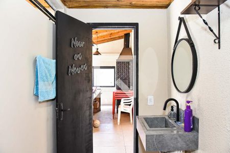 Casa à venda com 240m², 3 quartos e 3 vagasBanheiro 2