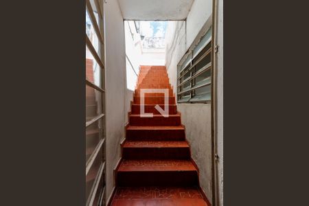 Casa à venda com 198m², 3 quartos e 2 vagas Casa à venda com 198m², 3 quartos e 2 vagasEscada