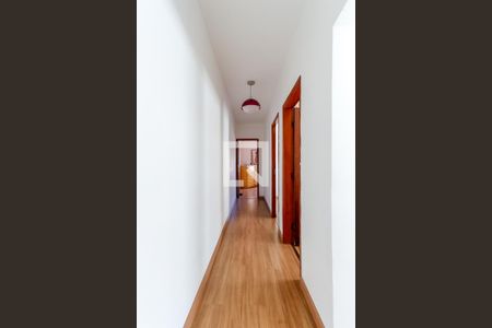 Casa à venda com 198m², 3 quartos e 2 vagas Casa à venda com 198m², 3 quartos e 2 vagasCorredor Quartos