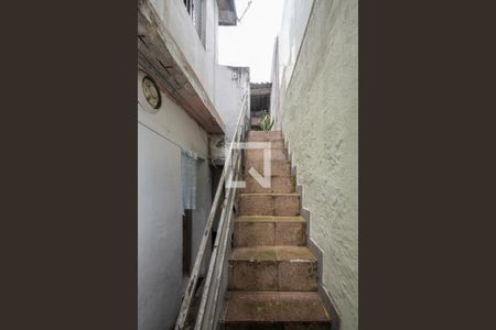 Casa à venda com 250m², 3 quartos e 2 vagasEscada