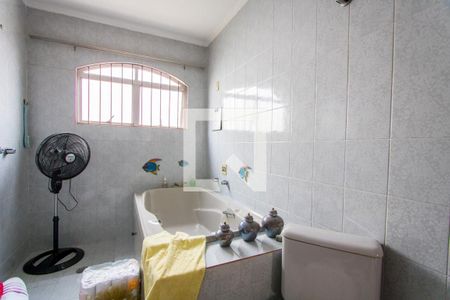 Casa à venda com 269m², 3 quartos e 7 vagasBanheiro do quarto 1