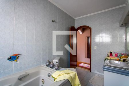 Casa à venda com 269m², 3 quartos e 7 vagasBanheiro do quarto 1