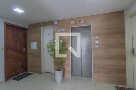 Apartamento à venda com 68m², 2 quartos e 1 vaga Apartamento à venda com 68m², 2 quartos e 1 vagaHall social