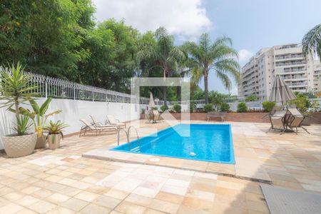 Apartamento à venda com 68m², 2 quartos e 1 vaga Apartamento à venda com 68m², 2 quartos e 1 vagaPiscina