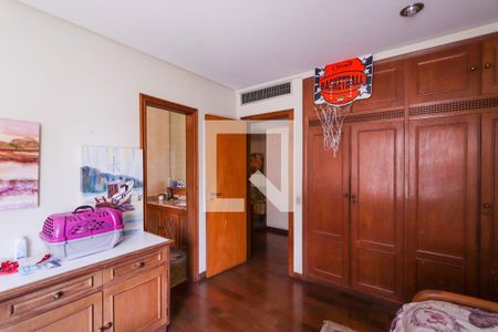 Apartamento à venda com 298m², 4 quartos e 4 vagas Apartamento à venda com 298m², 4 quartos e 4 vagasSuíte 2